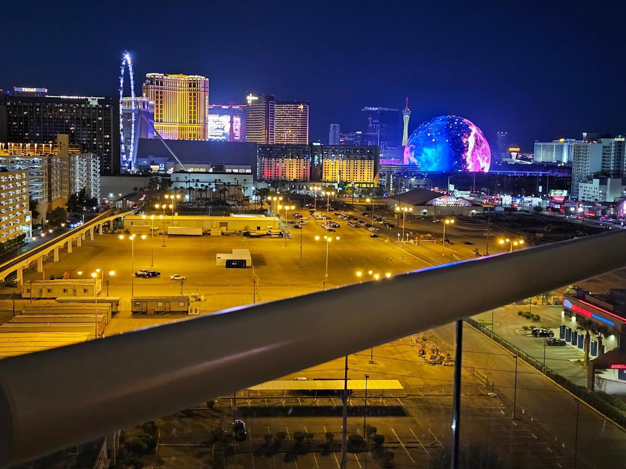 Strip & Sphere View - Separate Living Room - 2 Full Bath - Full Kitchen - Balcony - 900 Sqft - Mgm Signature Las Vegas Buitenkant foto