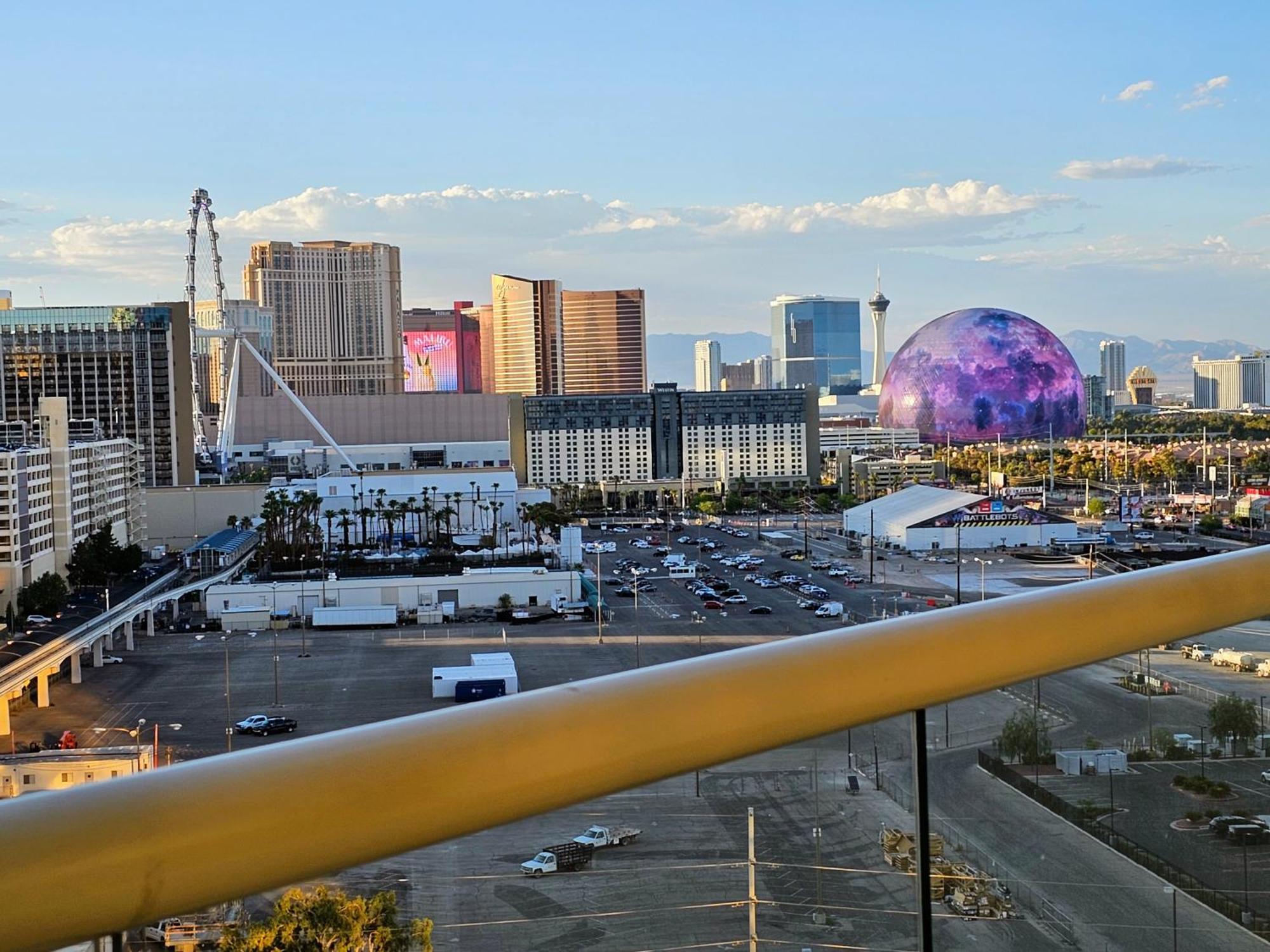 Strip & Sphere View - Separate Living Room - 2 Full Bath - Full Kitchen - Balcony - 900 Sqft - Mgm Signature Las Vegas Buitenkant foto